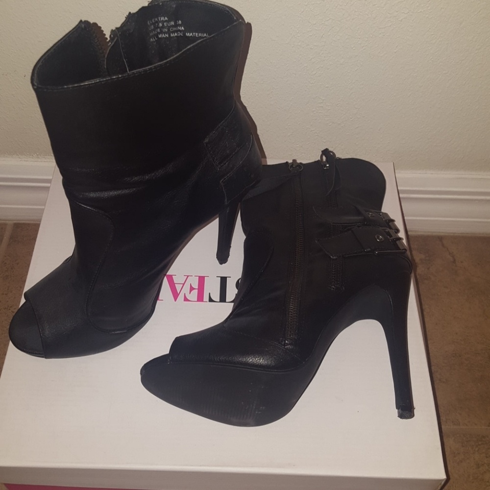 Heels - Picture 2 of 4